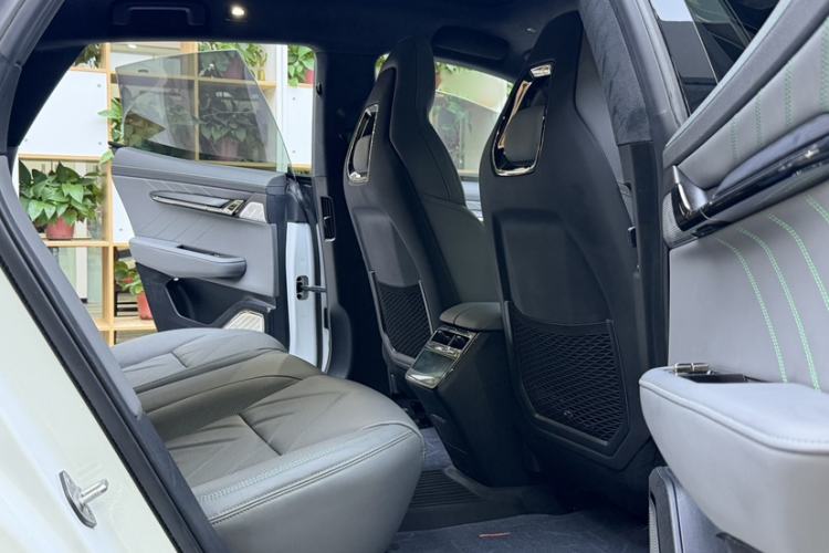 Used Zeekr 001 2023 WE Edition 86 kWh Interior 4