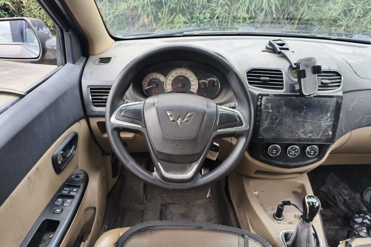 Used Wuling Hongguang 2014 1.2L S Comfort Model China IV