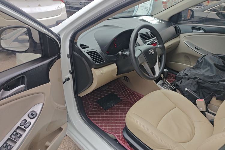 Used Hyundai Verna (older generation) 2014 1.4L Automatic Smart GLS Driver Seat