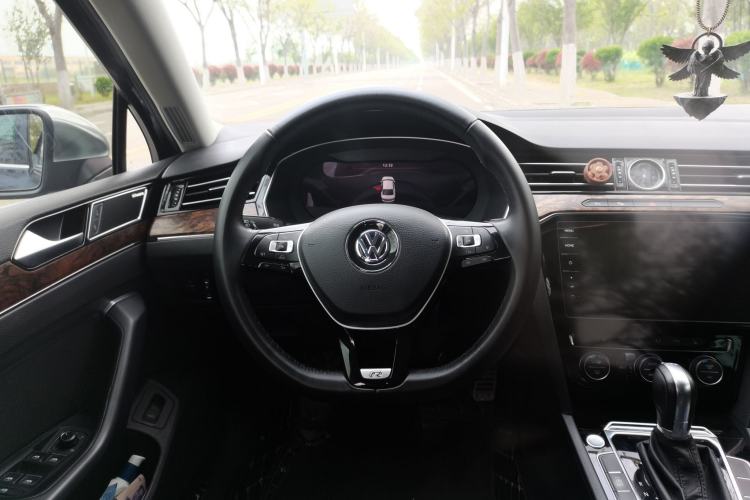 Used Volkswagen Magotan 2018 380TSI DSG Prestige Model Steering Wheel