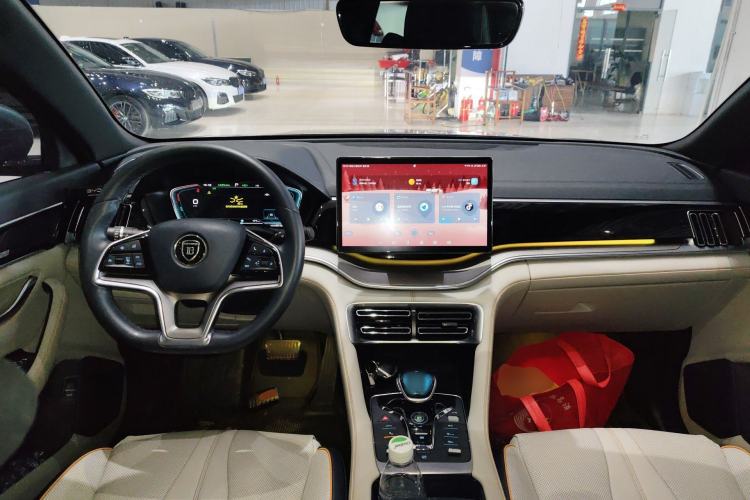 Used BYD Song PLUS New Energy 2021 DM-i 110KM Flagship PLUS 5G Edition Center Console