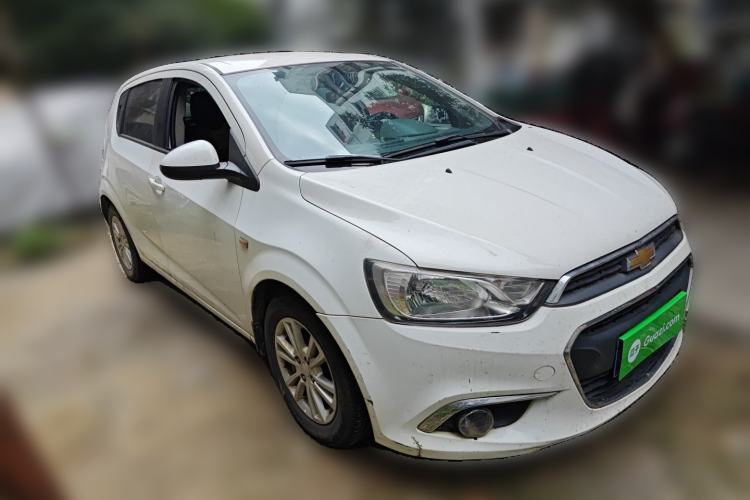 Used Chevrolet Aveo Sonic 2014 Hatchback 1.4SE MT LeYou Edition Front Right 45 Deg