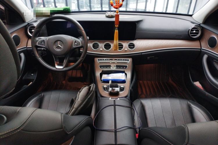 Used Mercedes-Benz E-Class 2018 Facelifted E 300 L Stylish Version Center Console