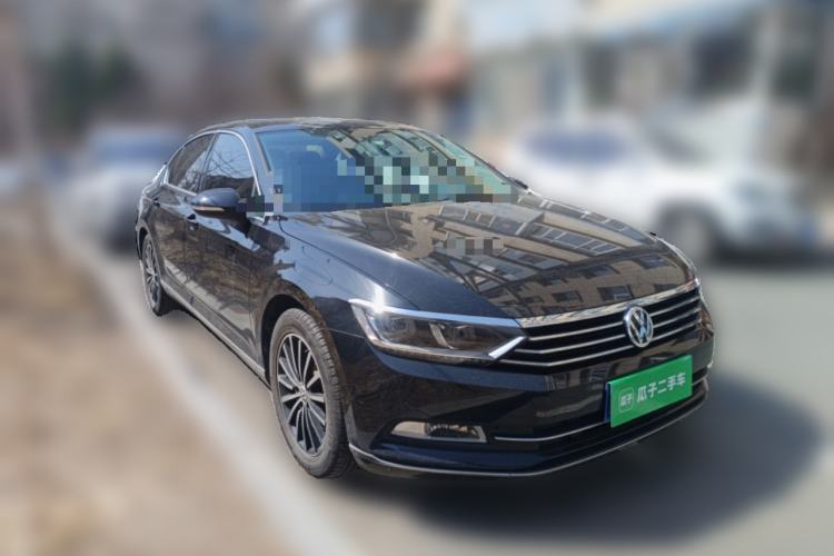 Used Volkswagen Magotan 2018 330TSI DSG Luxury Model Front Right 45 Deg