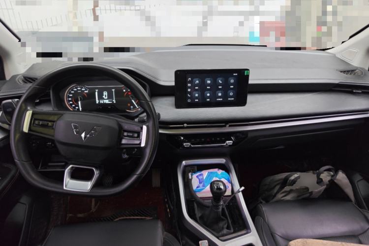 Used Wuling Jiachen 2022 1.5T Manual Light Enjoyment Dynamic Version Center Console