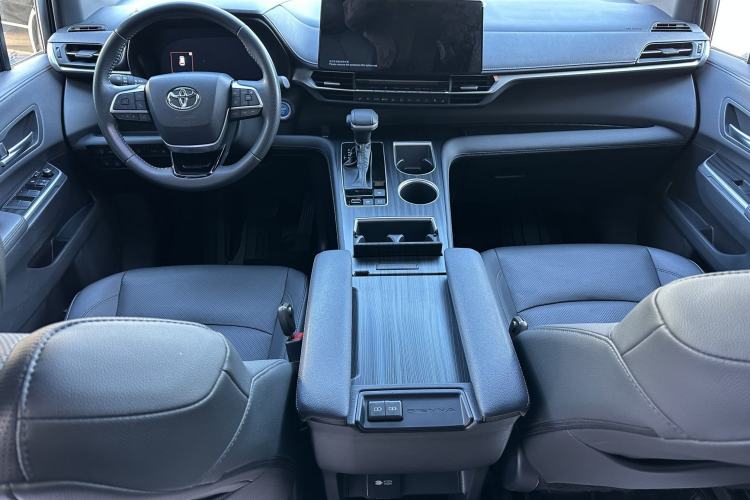 Used Toyota Sienna 2023 2.5L Hybrid Ultimate Edition