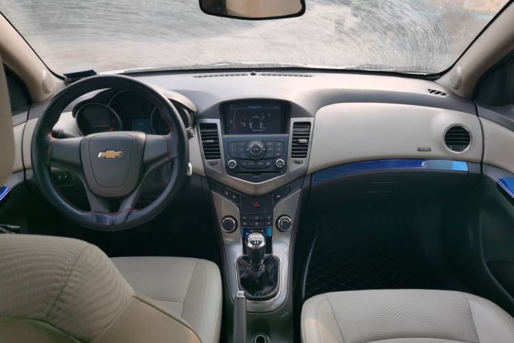 Used Chevrolet Cruze 2015 1.5L Classic SE MT
