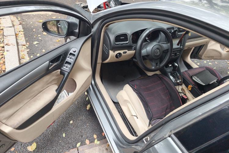 Used Volkswagen Golf 2012 1.6L Automatic Fashion Model
