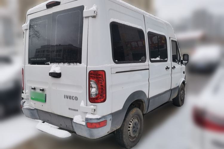 Used Iveco Power Daily 2017 2.5T Classic A32 Mid-Roof 6-7 Seater Bus 47Z5
