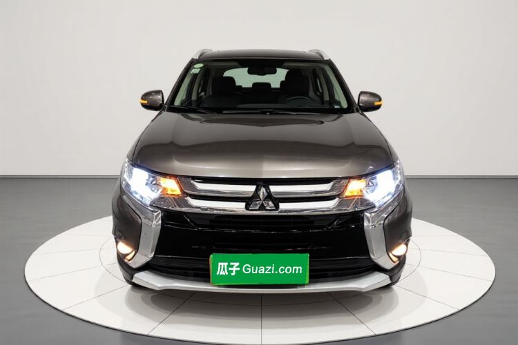 Used Mitsubishi Outlander 2018 2.0L Two-Wheel-Drive Jiale Edition 7-Seater Front