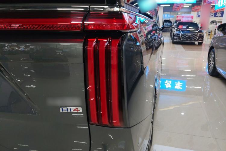 Used Wey Gaoshan 2025 Four-Wheel Drive Alpine 8 Right Rear Taillight