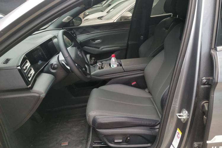 Used BYD Qin L 2025 DM-i Smart Drive 120KM Leading Model