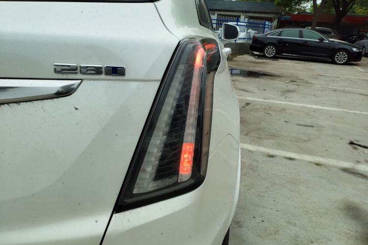 Used Cadillac XT5 2022 2.0T Four-Wheel Drive Luxury Version (Hummingbird Edition) Exterior 3