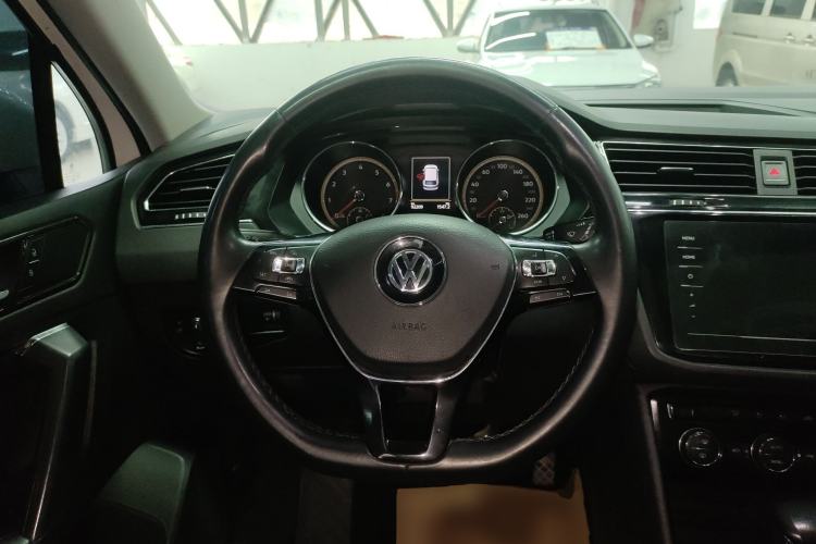 Used Volkswagen Tiguan L 2019 Updated Version 330TSI Automatic Two-Wheel Drive Panoramic Comfort Edition China VI Standard
