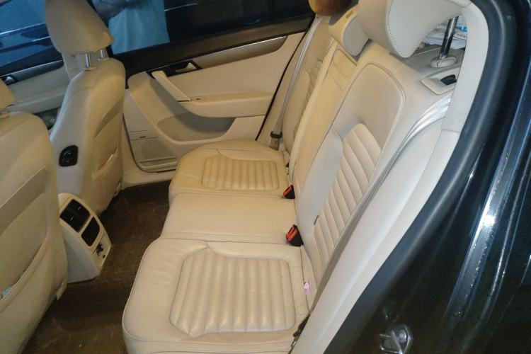 Used Volkswagen Magotan 2013 1.8TSI Luxury Model Left Rear Seat