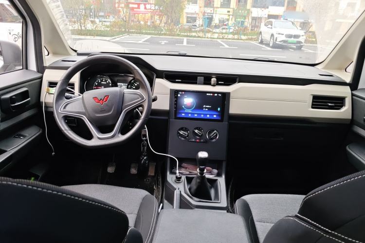 Used Wuling Zhengcheng 2021 1.5T Manual Comfort Version Center Console