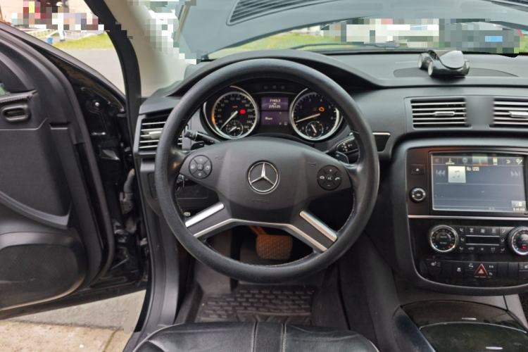 Used Mercedes-Benz R-Class 2017 R 320 4MATIC Business Edition Prestige Model Steering Wheel