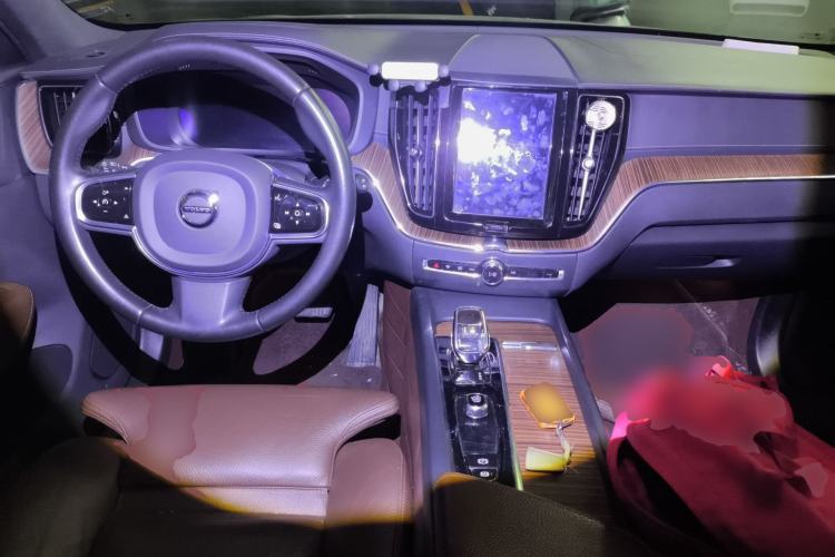Used Volvo XC60 2022 B5 4x4 Smart Luxury Edition