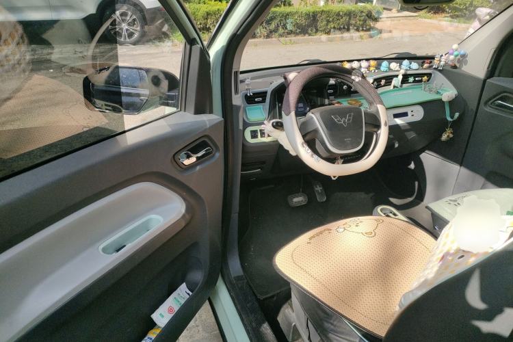 Used Wuling Hongguang MINIEV 2021 Macaron Fashion Model Lithium Iron Phosphate Driver Seat