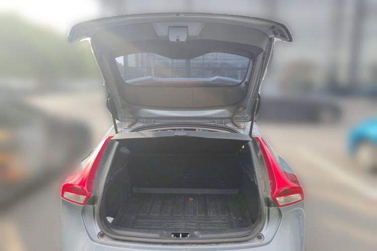 Used Volvo V40 2018 T3 Zhiyi Edition Trunk