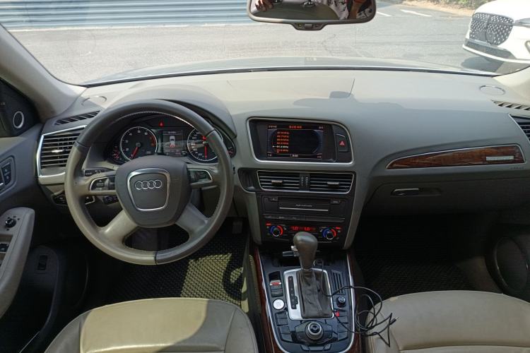 Used Audi Q5 2012 2.0TFSI Comfort Version Center Console