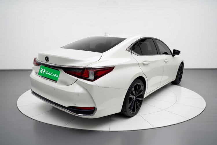 Used Lexus ES 2020 200 Luxury Edition Rear Right 45 Deg