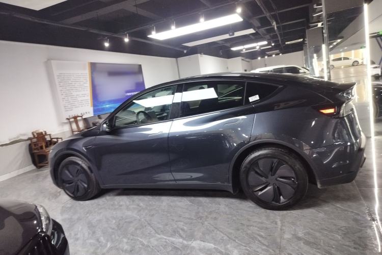 Used Tesla Model Y 2025 Rear-Wheel-Drive Version