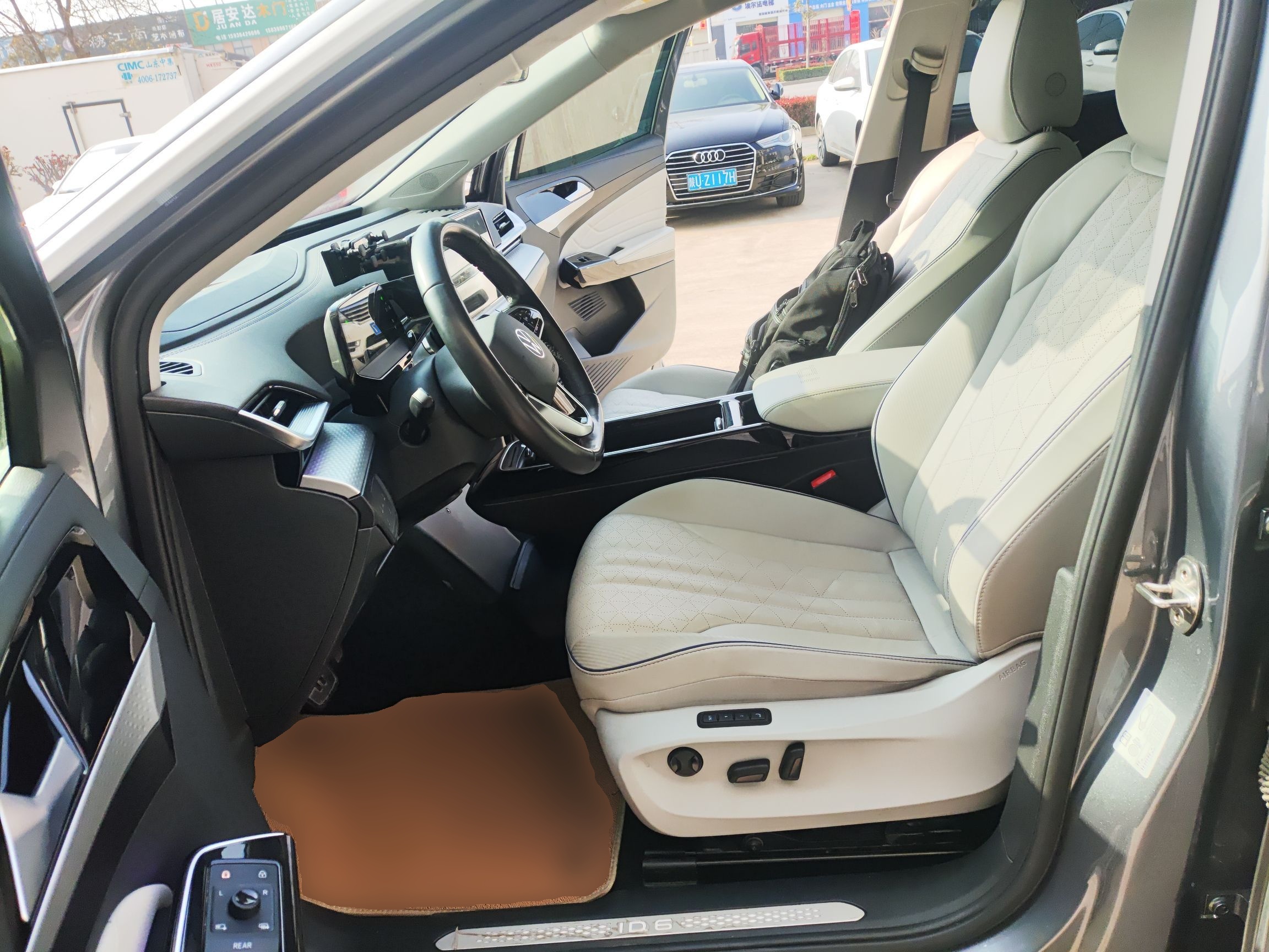 Переднее сиденье в автомобиле