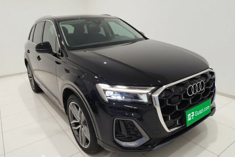 Used Audi Q7 2024 45 TFSI quattro S line Sport Edition Front Right 45 Deg