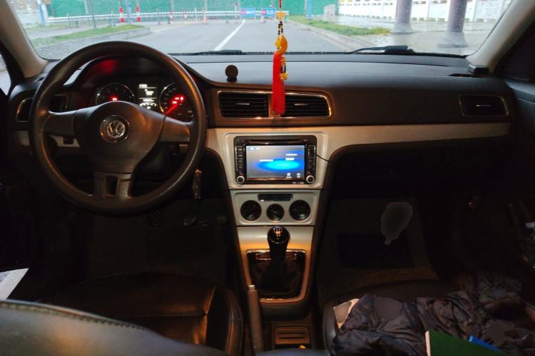 Used Volkswagen Lavida 2013 Restyled Classic 1.6L Manual Comfort Edition Center Console