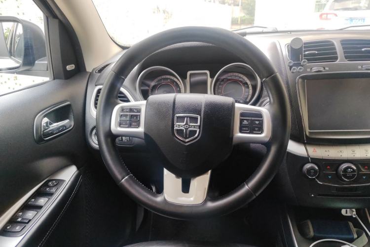 Used Dodge Journey 2013 2.4L Two-Wheel Drive Luxury Version