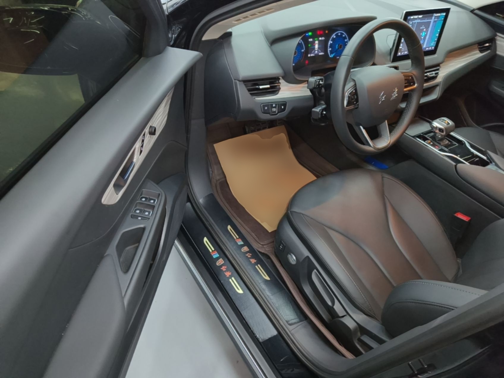 Hongqi E-QM5 2024 610 km PLUS — снимка 18