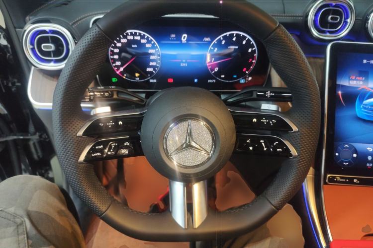 Used Mercedes-Benz GLC 2025 Refreshed GLC 300 L 4MATIC Dynamic Version 5 Seats Steering Wheel