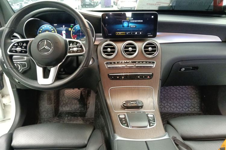 Used Mercedes-Benz GLC 2020 Facelift GLC 260 L 4MATIC Luxury Edition Center Console
