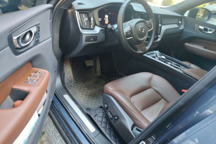 Used Volvo XC60 2023 B5 4x4 Smart Luxury Edition
