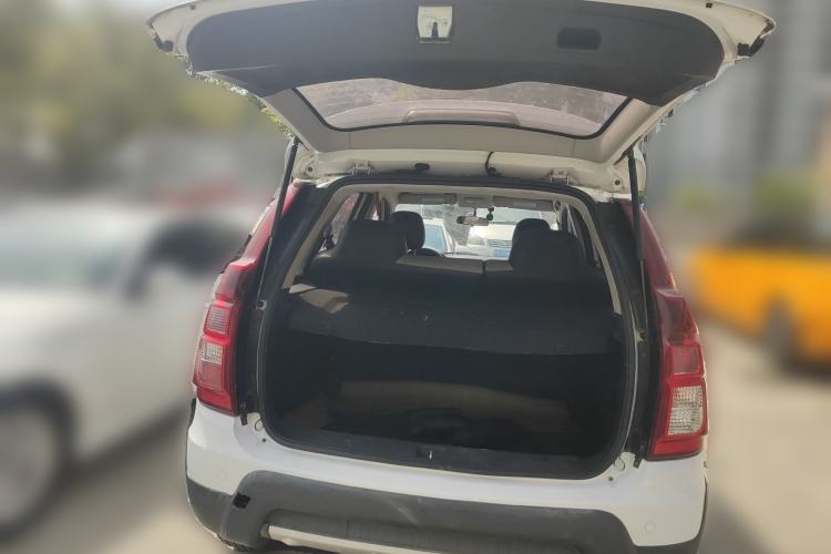 Used FORTHING Joyear XV 2015 1.6L CVT Comfort Model Trunk