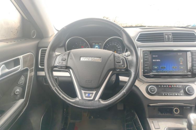 Used Haval H6 2015 Upgraded Model 1.5T Manual Two-Wheel Drive Prestige Version
