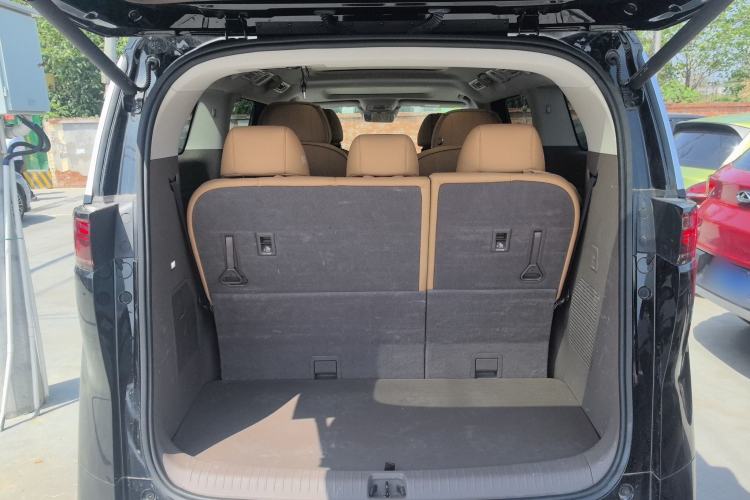 Used Denza D9 2022 DM-i 970 Four-Wheel Drive Prestige Model Trunk