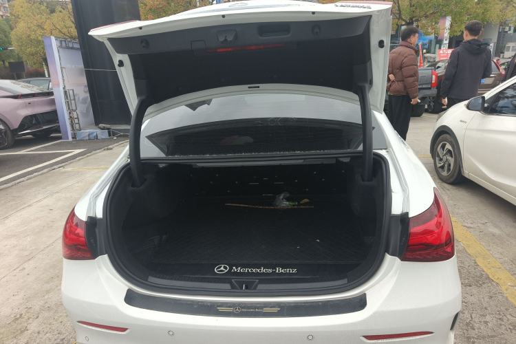 Used Mercedes-Benz A-Class 2022 Revised Version A 200 L Sport Sedan Fashionable Style
