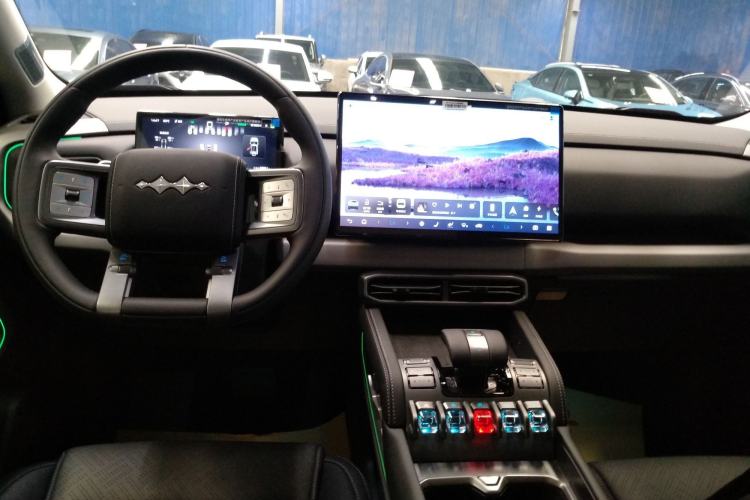 Used Formula Leopard Titanium 3 2025 501KM All-Wheel Drive Intelligent Driving Ultra Version Center Console