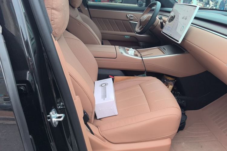 Used ONVO Luxeed L90 2025 Model—Max Six-Seater Version Right Front Seat