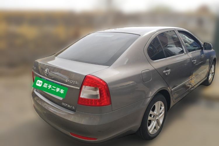 Used Skoda Octavia 2014 1.6L Automatic Yijun Edition Rear Right 45 Deg