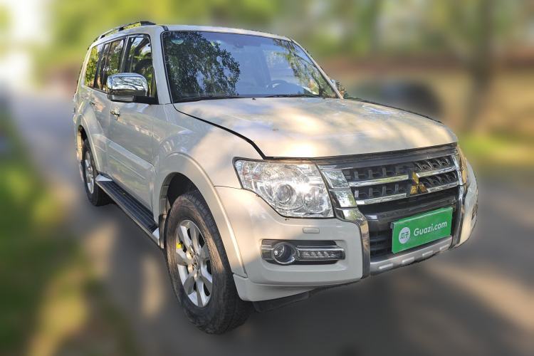 Used Mitsubishi Pajero 2015 3.0L Automatic Elite Plus Version China V Standard Exterior 2
