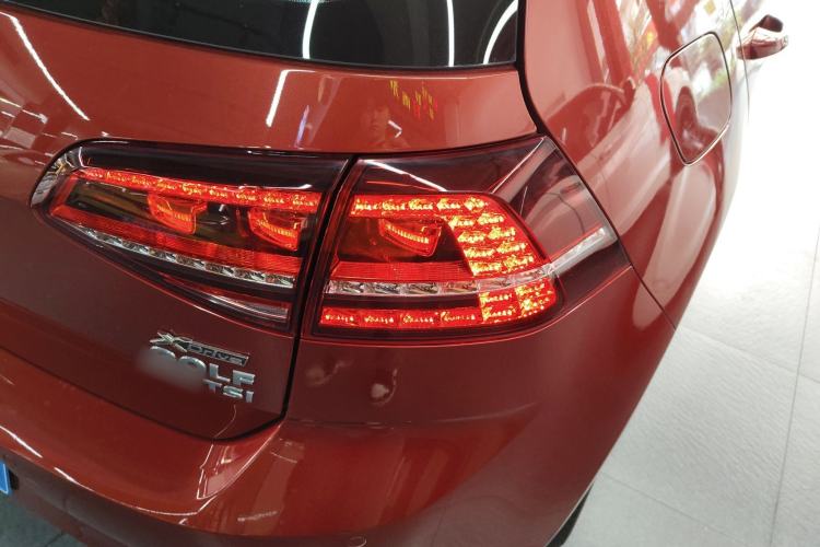 Used Volkswagen Golf 2017 230TSI Automatic Luxury Million-Vehicle Commemorative Edition Exterior 3