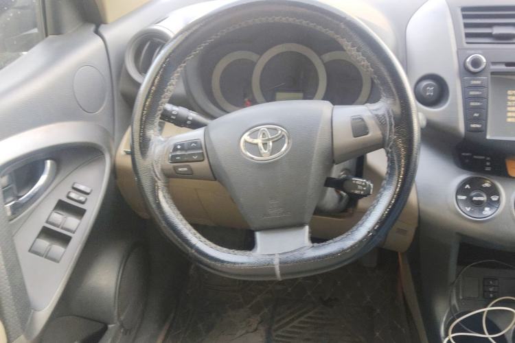 Used Toyota RAV4 2011 2.4L Automatic 4x4 Luxury Edition Steering Wheel