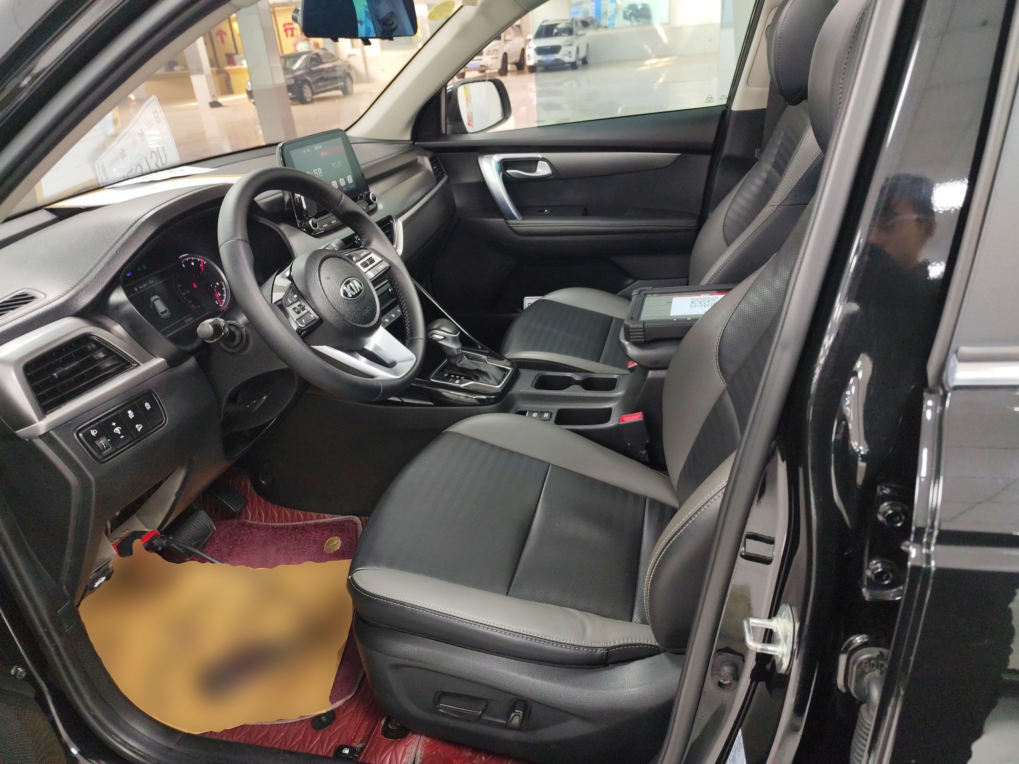 Переднее сиденье в автомобиле