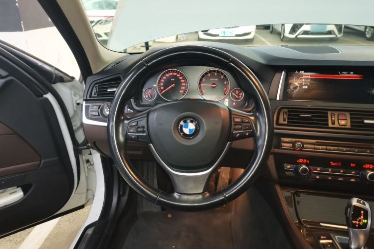 Used BMW 5 Series 2014 525Li Luxury Design Package

