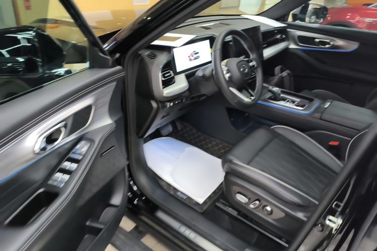 Used GAC Trumpchi GS8 2024 Linghang Series 2.0 TGDI Two-Wheel Drive Luxury Smart Connectivity Version