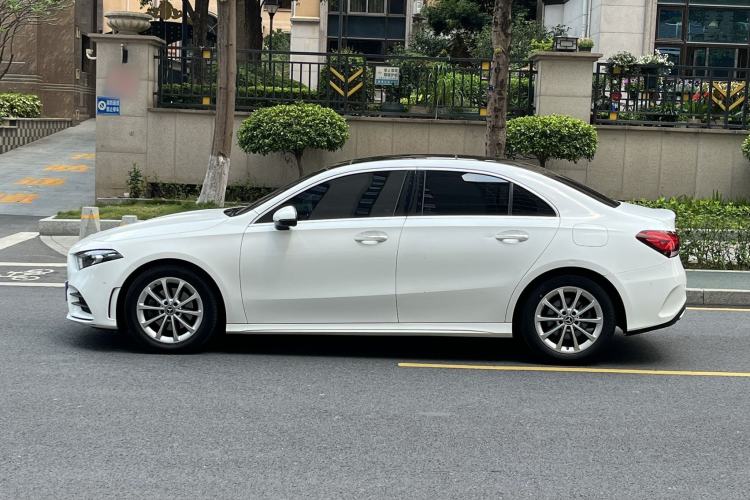 Used Mercedes-Benz A-Class 2022 Restyled A 200 L Sport Sedan Fashion Version Exterior 3