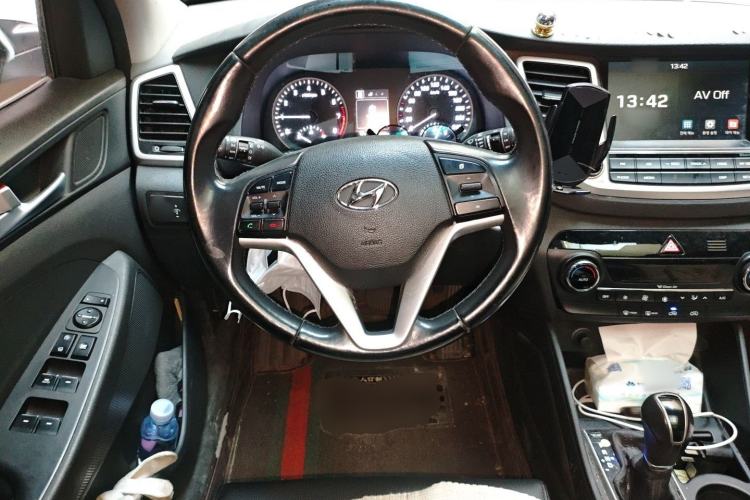 Used Hyundai Tucson 2015 1.6T Dual-Clutch Two-Wheel-Drive Smart Model Steering Wheel